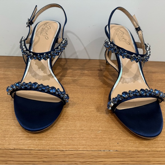 Jewel Badgley Mischka Stiletto in navy satin; size 9 - Picture 9 of 15